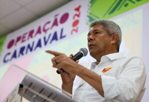 26ed4129-1387-4489-a6c7-21680d86b594-1752-000000bcab0a53e9_file-300x205 BAHIA: Jerônimo Rodrigues defende parceria entre Petrobras e ACELEN