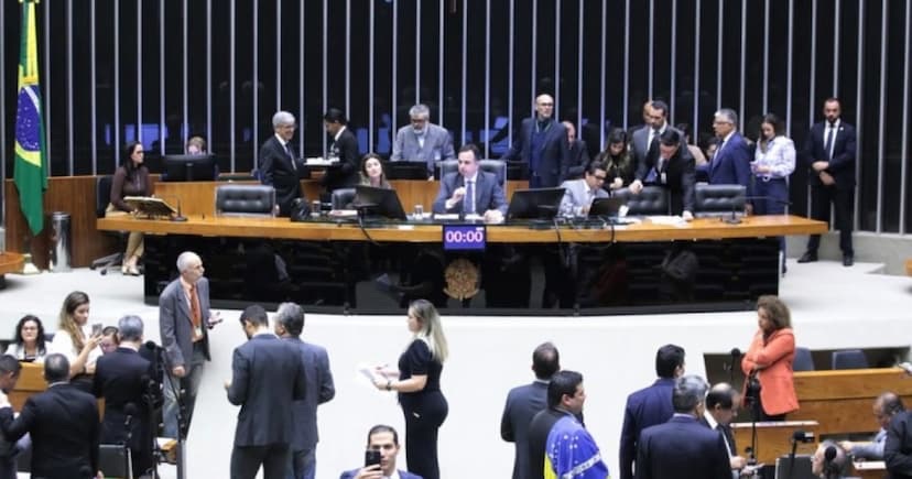 Congresso derruba veto, mantém restrições à “saidinha” de presos e impõe nova derrota a Lula