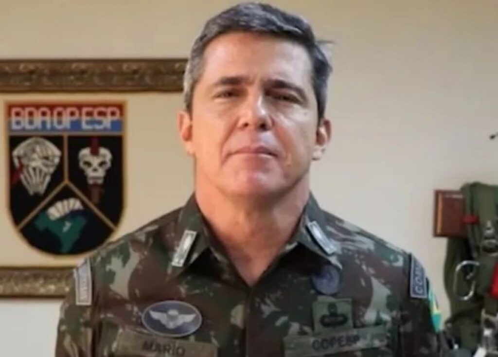 Ato golpista em QG do Exército tem digital de ex-ministro de Bolsonaro