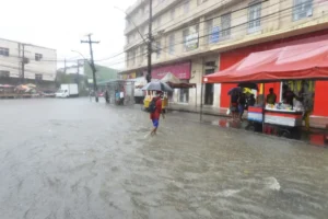 Codesal registra ocorrências após forte chuva em Salvador | A TARDE