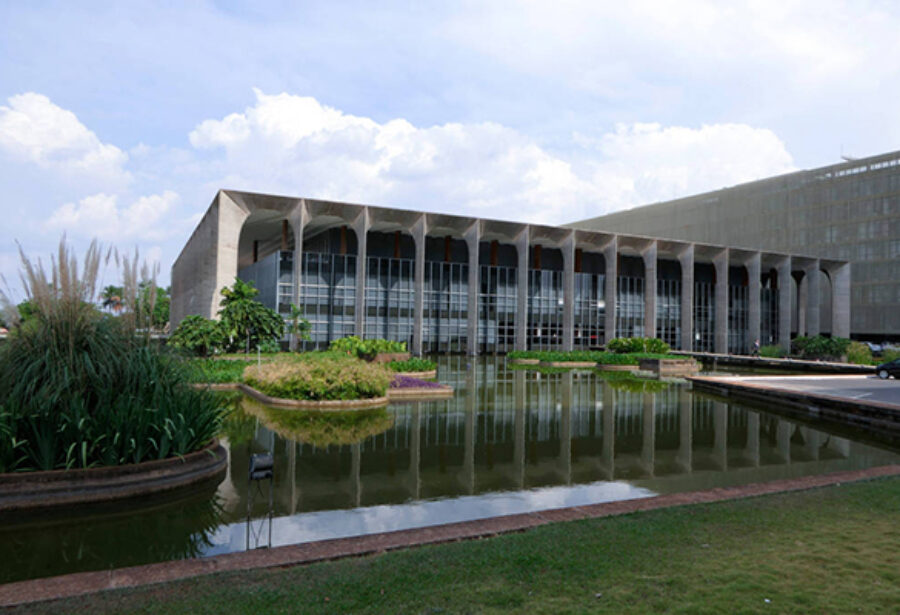 Governo descarta chamar embaixadora na Venezuela de volta a Brasília