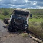 Acidente com quatro veículos deixa duas pessoas presas às ferragens no Vale do Jiquiriçá