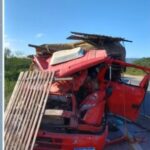 Acidente com três caminhões deixa 2 motoristas mortos em trecho da BR-407 de Jaguarari