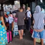 Movimento em rodoviária de Feira é intenso em véspera de Natal; mais de 50 mil devem passar por local até dia 31