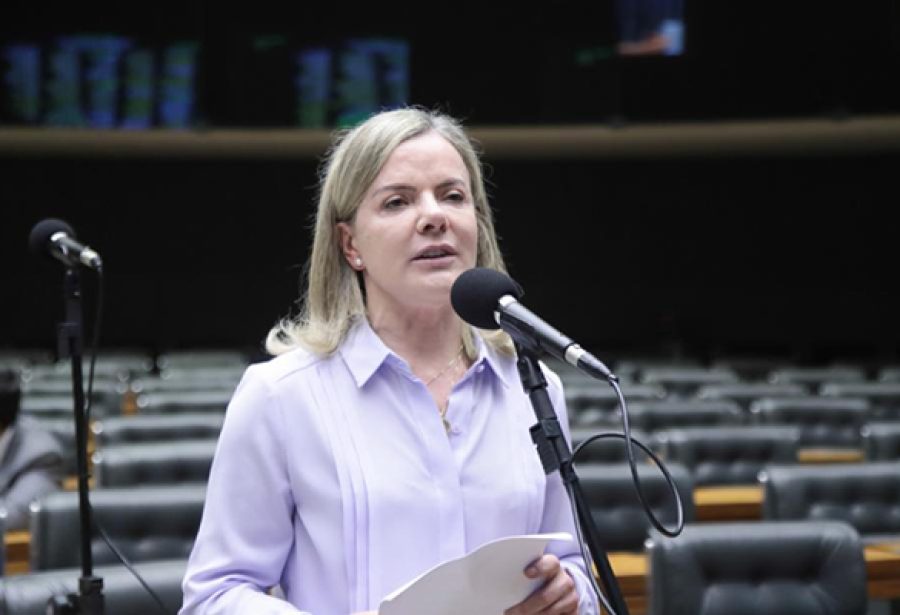 Gleisi critica editorial da Folha de S.Paulo e diz que jornal aposta contra o país