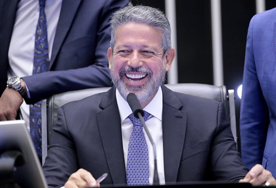 Governo Lula cede à manobra de Lira e libera R$ 728 milhões em emendas de comissão antes de suspensão por Dino