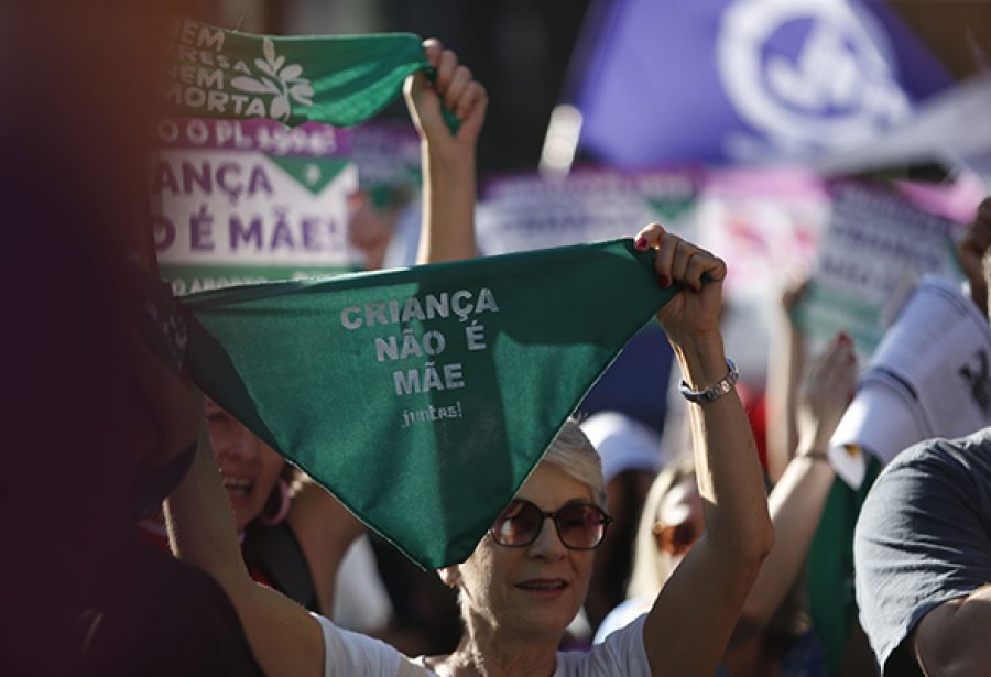 Governo Lula vota contra direito ao aborto para menores vítimas de violência sexual