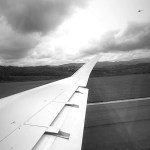 Neymar desembarca no Brasil para assinar com o Santos