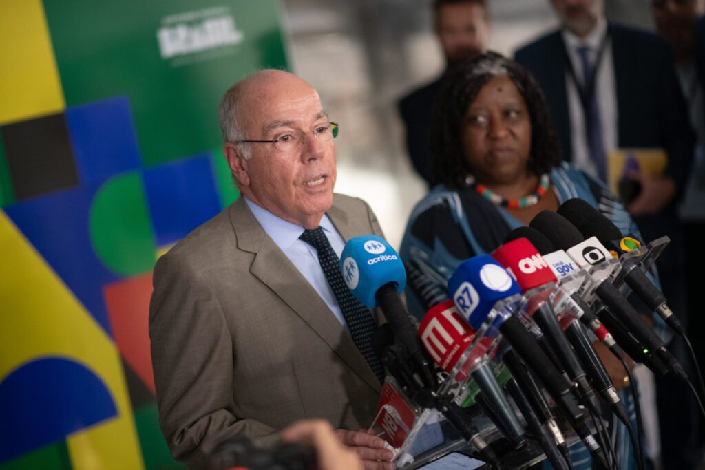 Deportados: "Em solo nacional" algemas não serão admitidas, diz Vieira