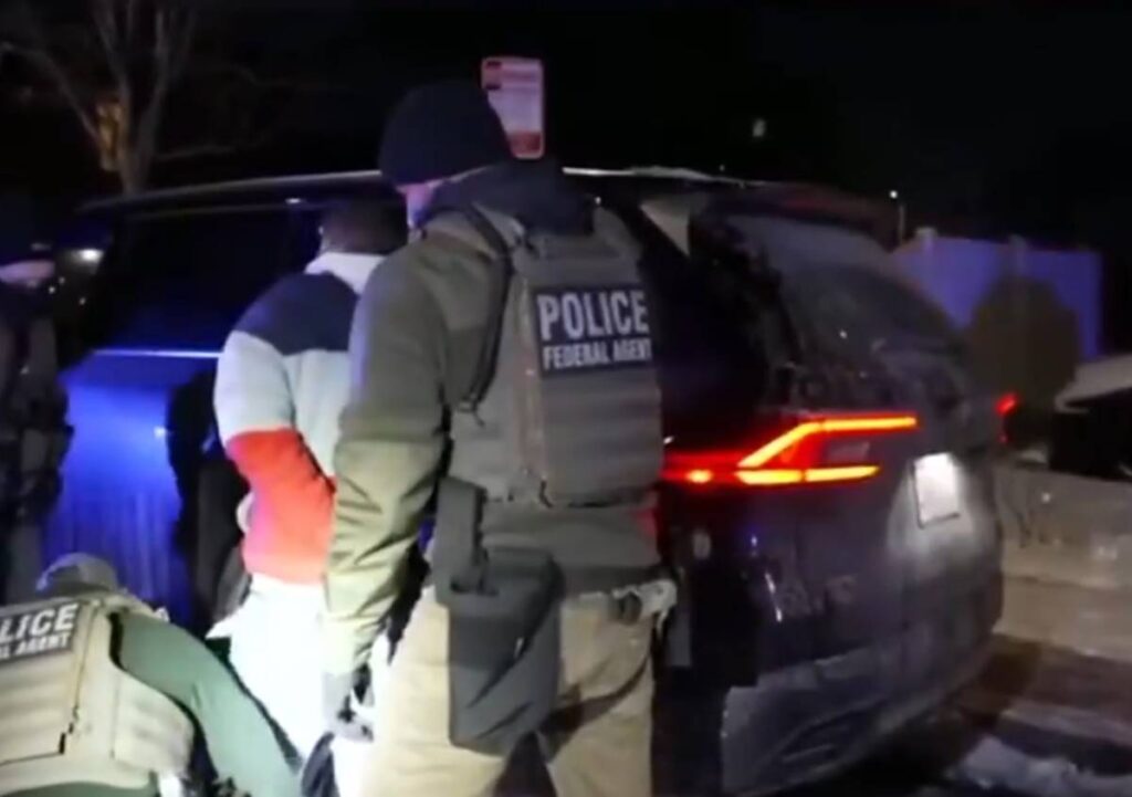 EUA: agentes federais prendem quase mil imigrantes em apenas 1 dia