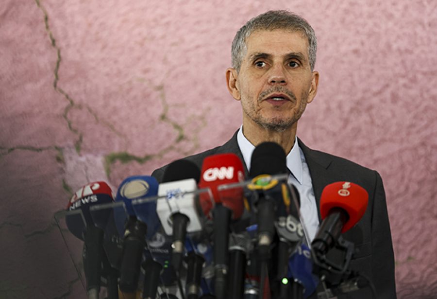 Equipe de Sidônio vence queda de braço e assume comando do Instagram de Lula