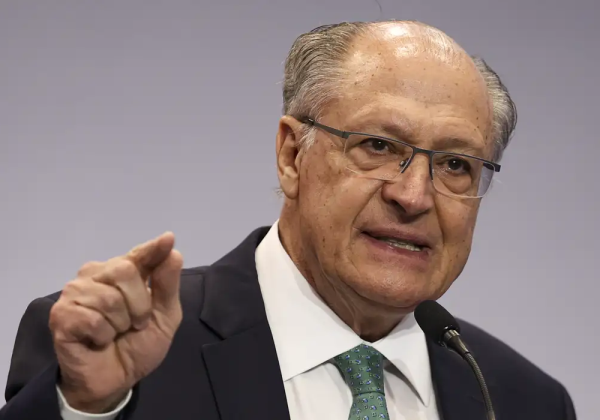 Geraldo Alckmin elogia retirada de algemas de brasileiros deportados e destaca Direitos Humanos