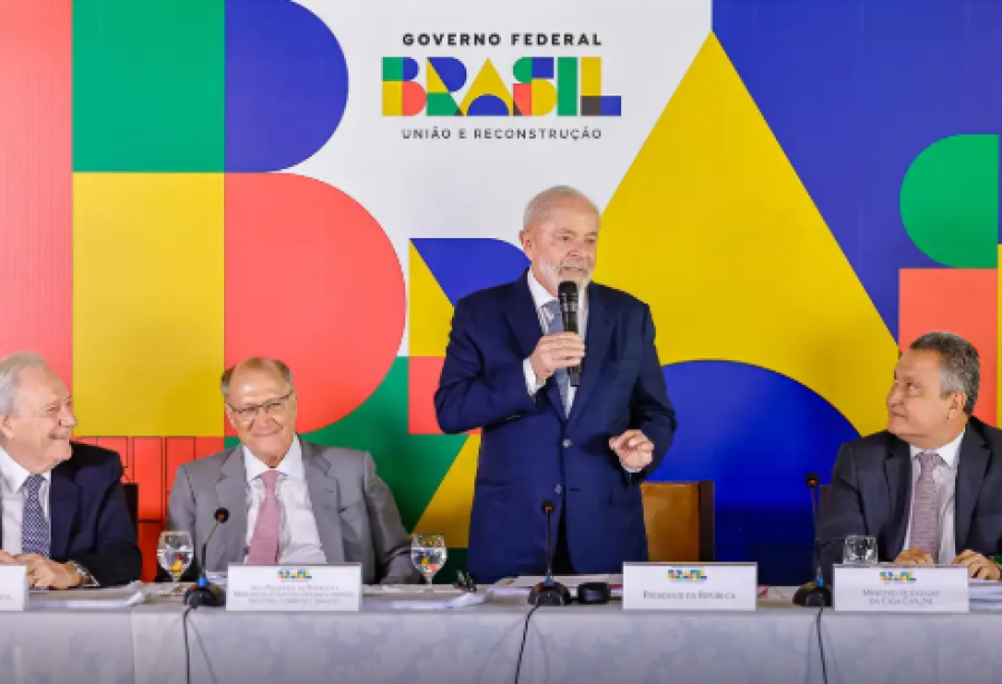 PT não viu resultado positivo quando, em 2022, Bolsonaro cortou imposto de alimentos