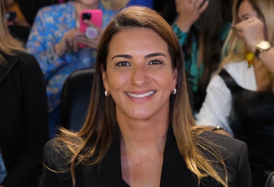 Roberta Roma assina pedido de impeachment de Lula