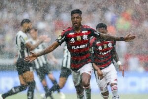 Botafogo e Flamengo se enfrentam pela Supercopa Rei. Acompanhe