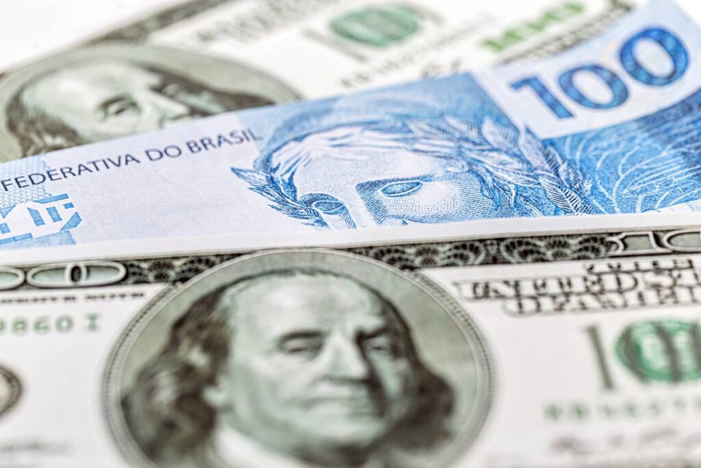 Dólar engata 10ª queda consecutiva e termina janeiro em R$ 5,83