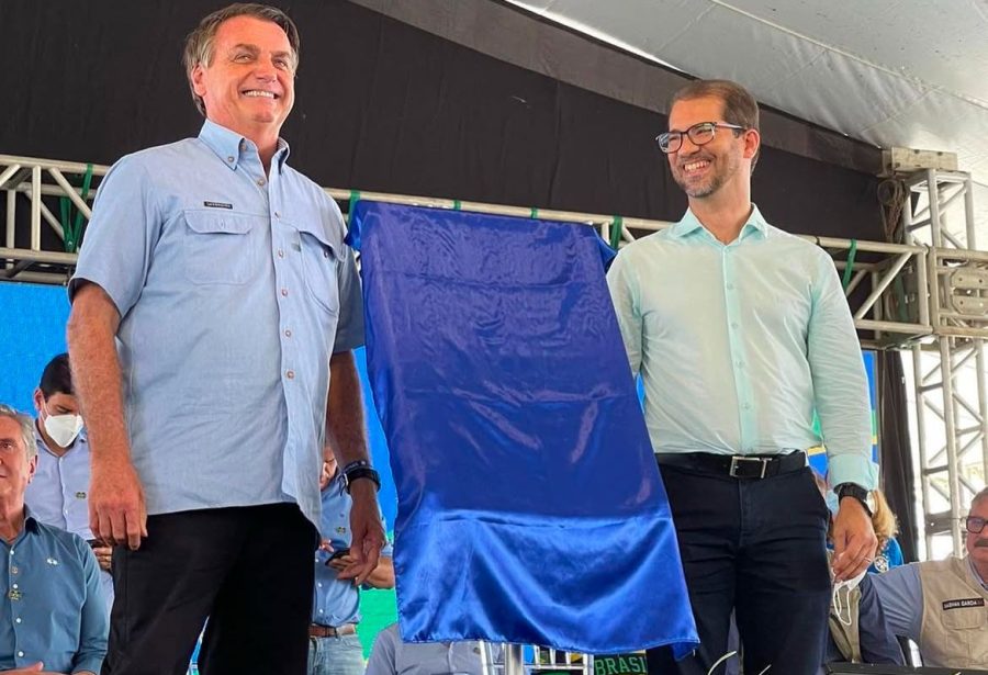 Em namoro com a base de Jerônimo, prefeito de Teixeira de Freitas já se declarou “fã de Bolsonaro”