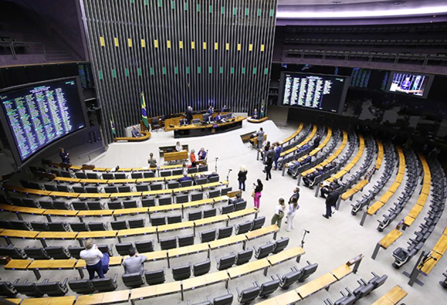 Emendas Pix jogam 12% do investimento federal no escuro