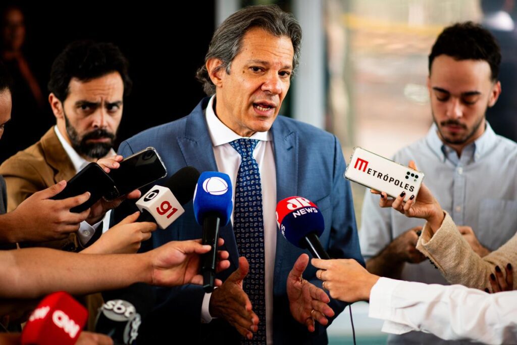 Haddad sobre EUA taxar aço em 25%: "Vamos aguardar a decisão oficial"