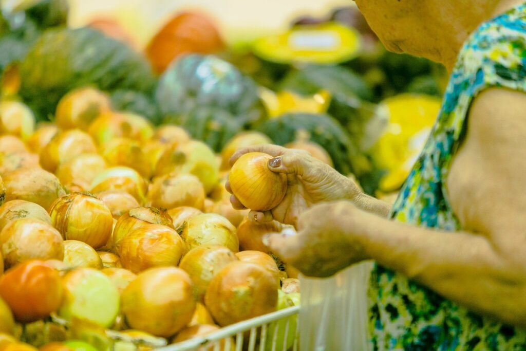 Inflação de janeiro desacelera a 0,16%; acumulado segue acima da meta