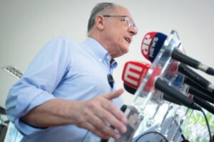 "Intenção do governo é o diálogo", diz Alckmin sobre tarifaço de Trump