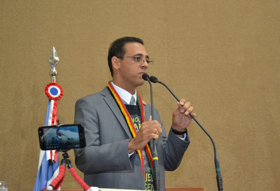 Juiz substituto vai julgar mandato de segurança impetrado por Hilton Coelho contra reeleição de Adolfo Menezes na Assembleia