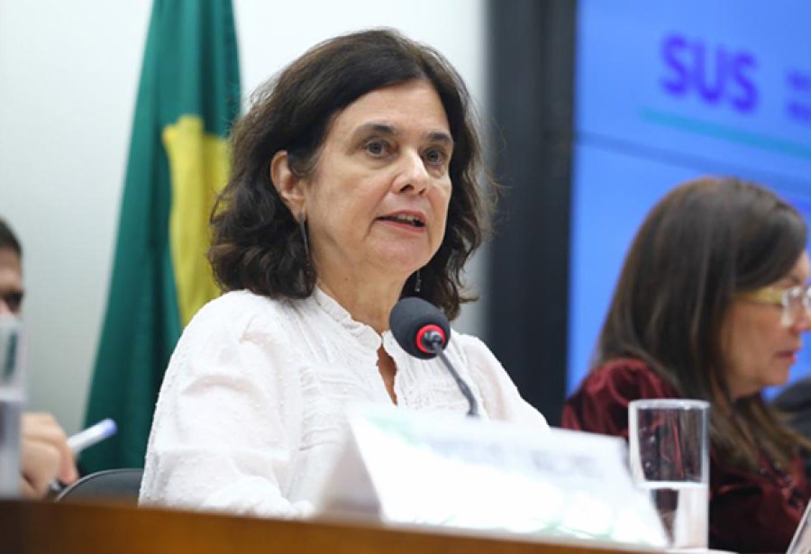 Lula deve chamar Nísia para conversa na terça e dar início à reforma ministerial