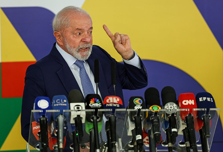 Lula faz pressão política para interferir em empresas e órgãos públicos