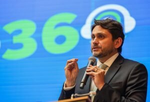 Ministro usou avião da FAB para voltar à praia após reunião com Lula