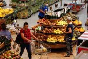 Mudança no vale-alimentação opõe supermercados e setor de benefícios