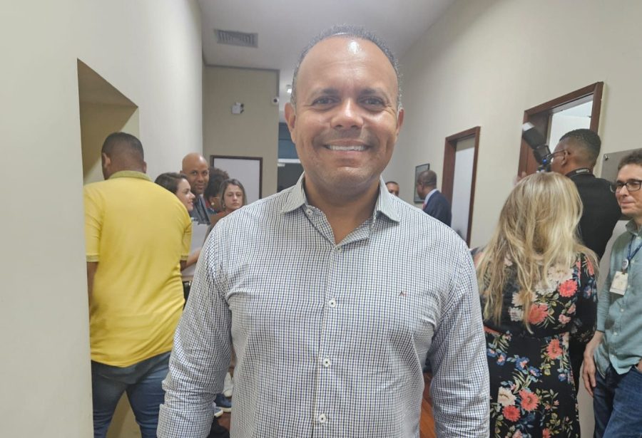 “Não há motivo para desespero”, diz Kiki Bispo após Carlos Muniz indicar presidente da CCJ e assumir controle das principais comissões