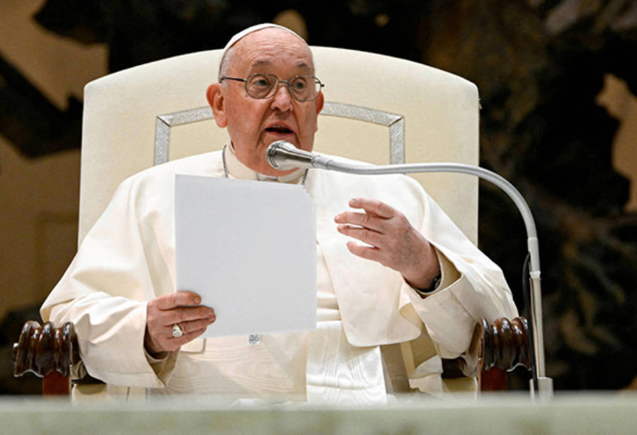 Papa Francisco é hospitalizado para tratar de bronquite