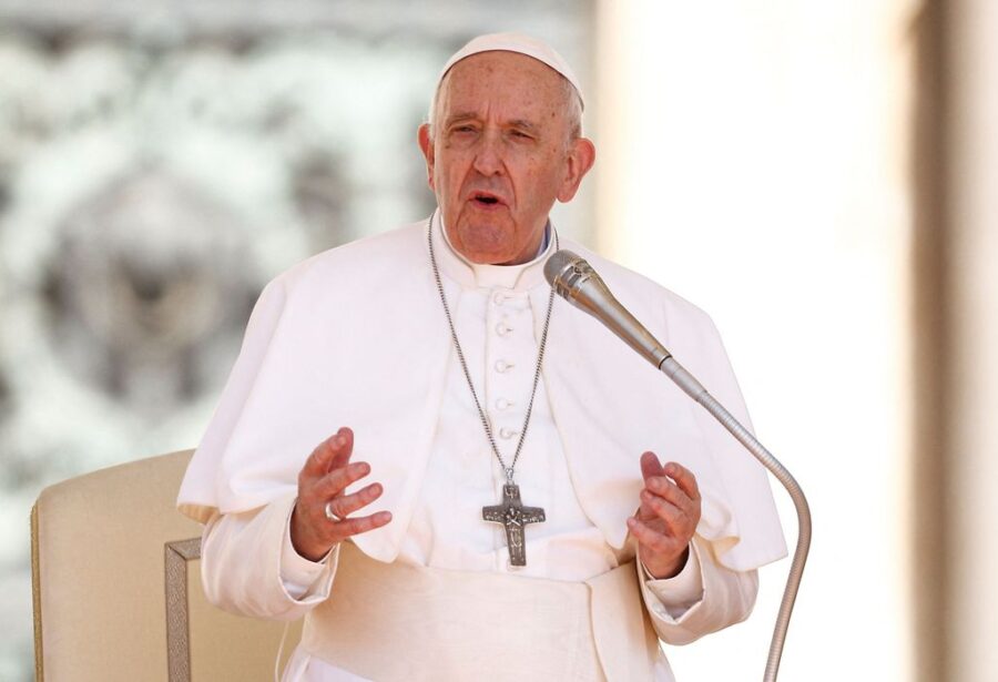 Papa ainda não está fora de perigo, diz médico