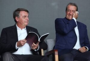 Quem escreve muito não tem o que mostrar, diz Bolsonaro sobre denúncia