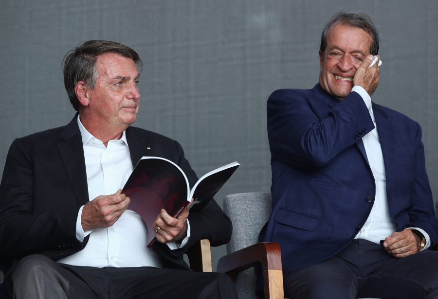 Quem escreve muito não tem o que mostrar, diz Bolsonaro sobre denúncia