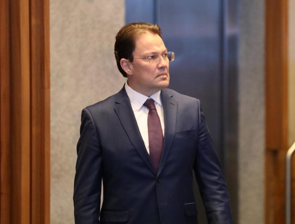 Secretário de Economia do DF é absolvido da acusação de corrupção e condenado por lavagem