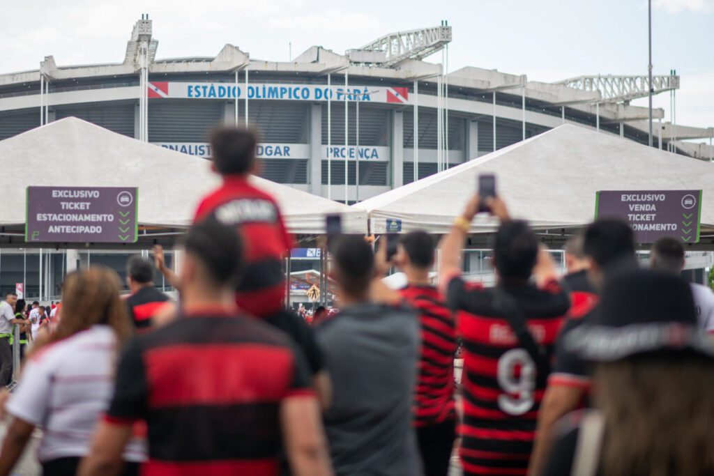 Torcedores de Botafogo e Flamengo fazem a festa na Supercopa em Belém