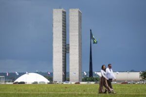 Votação do Orçamento, que traz reajuste de servidores, fica para março
