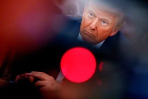Tarifaço de até 25% de Trump impõe medo e gera incerteza global