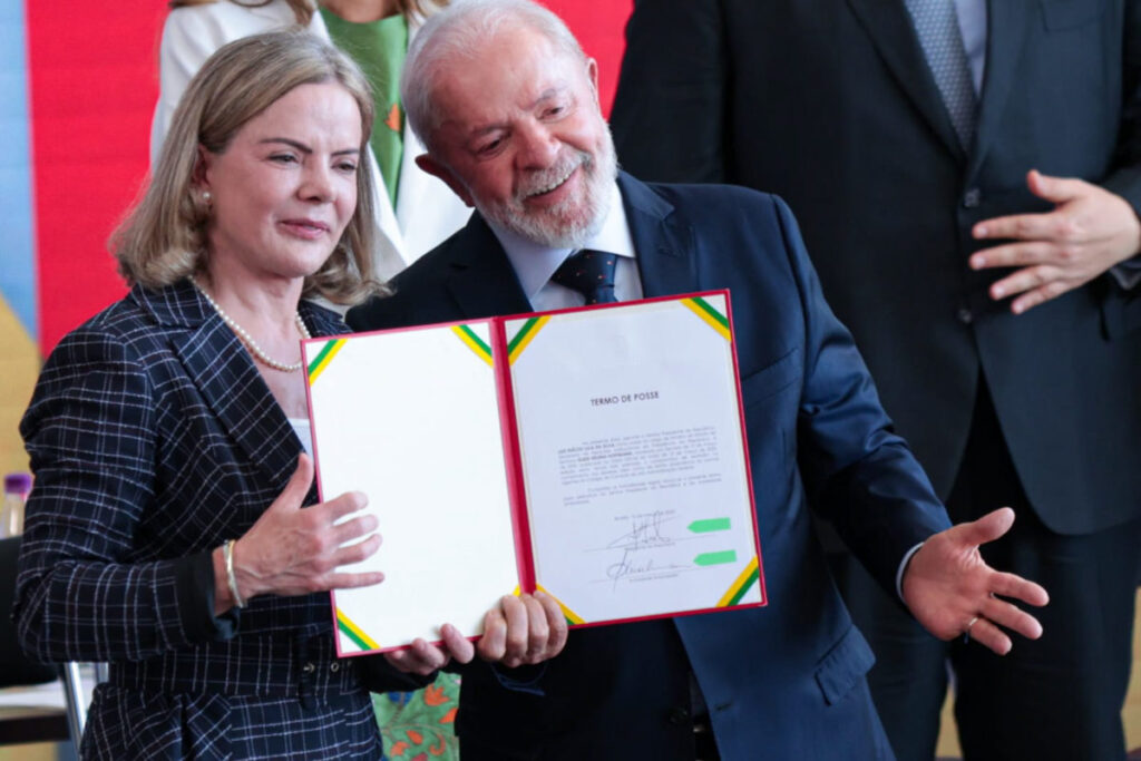 Gleisi faz gesto a Haddad e promete "relação respeitosa" com Congresso