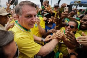 Bolsonaro faz ato em Copacabana por anistia