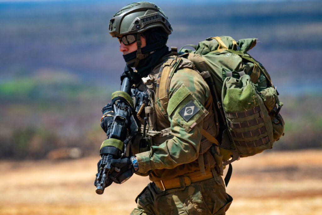 Salários dos militares: reajuste de 9% será feito em duas etapas; veja