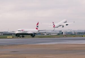 Após incêndio, Heathrow, maior aeroporto europeu, recomeça a operar parcialmente nesta sexta