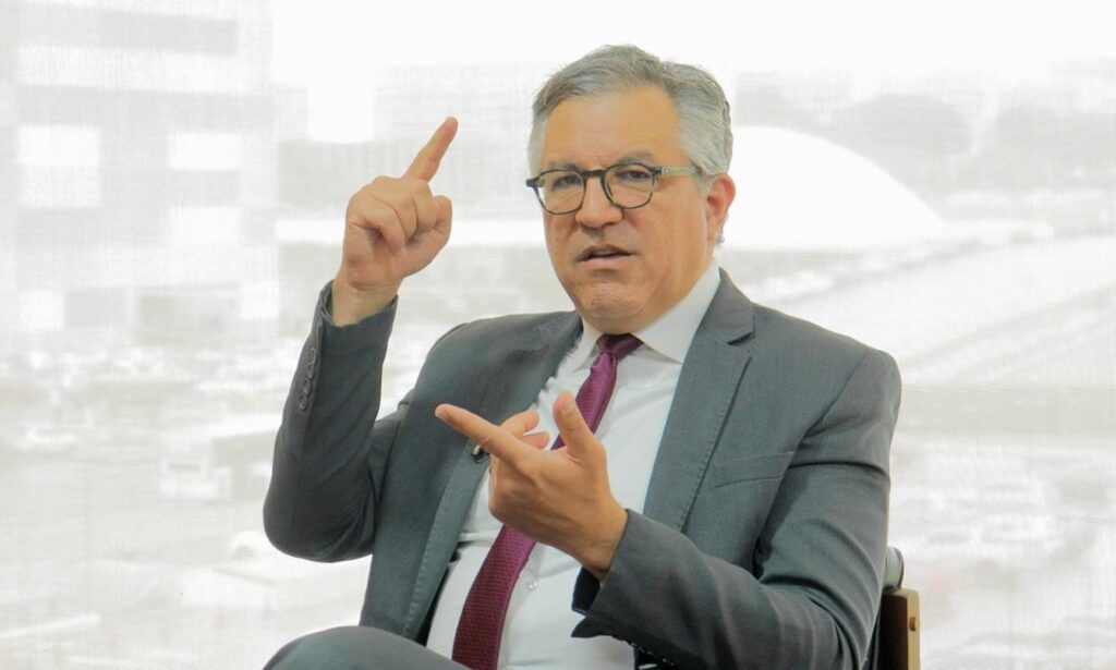 As empresas de saúde que patrocinam entidade que deu cargo a Padilha