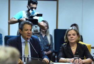 Assessor de Gleisi ligado a Haddad deve ajudar na relação entre os ministros