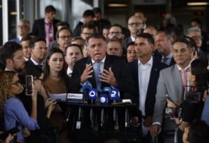 Bolsonaro ataca Moraes e retoma ofensiva contra sistema eleitoral após virar réu no STF