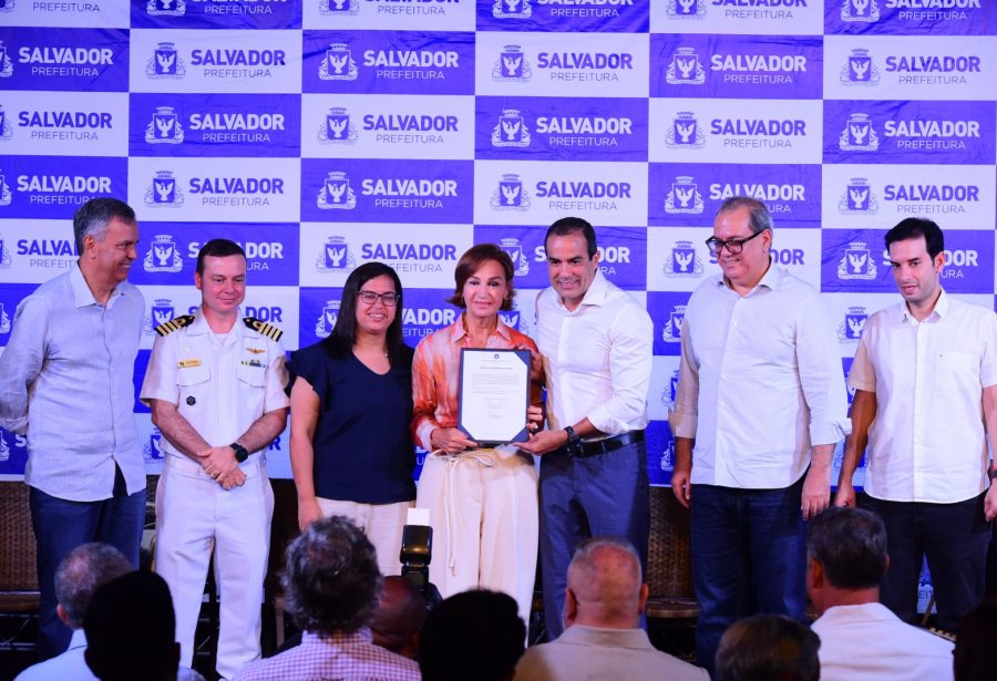 Bruno Reis empossa Andrea Mendonça no comando da Secretaria do Mar