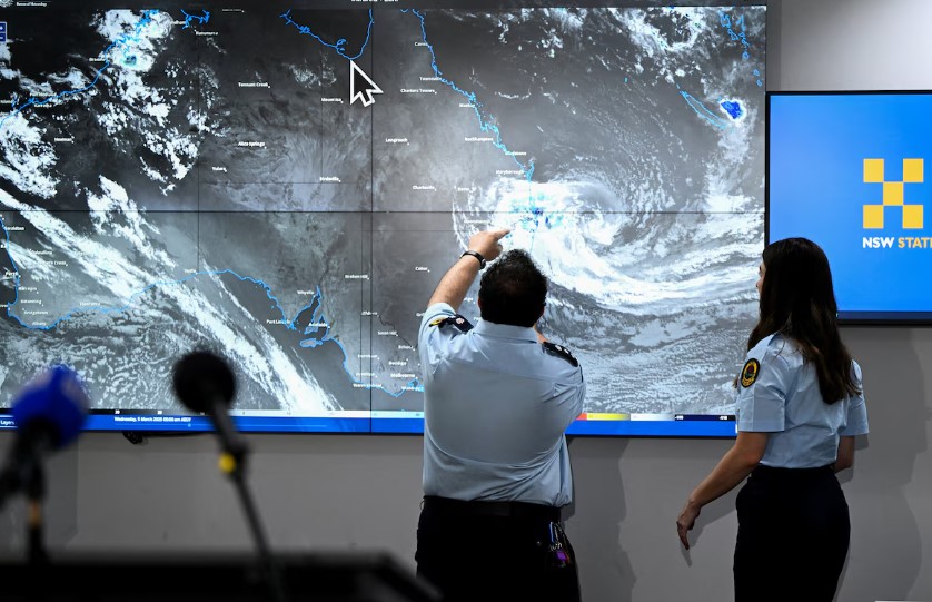 Ciclone Alfred fecha escolas e paralisa transporte público na Austrália; 4 milhões em alerta