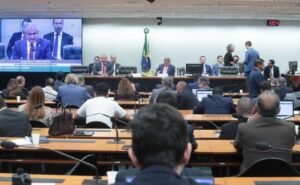 Comissão aprova texto do Orçamento 2025; projeto vai ao plenário