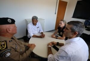Governador se reúne com chefes das forças de segurança e discute ações para a elucidação do sequestro de presidente do Partido Verde